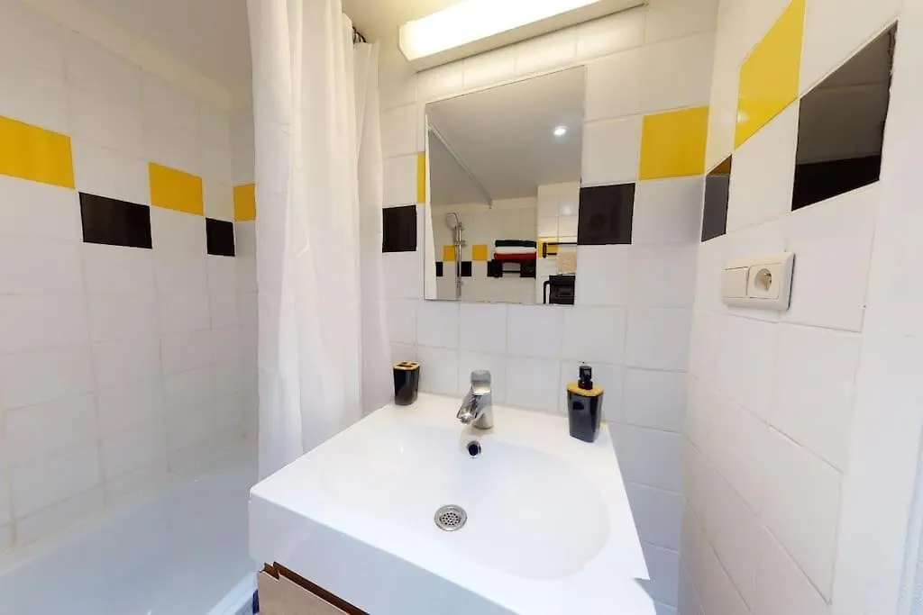 2 Bedroom Apartment With A Rooftop Terrace On 3Rd Floor Bruxelles Belgique