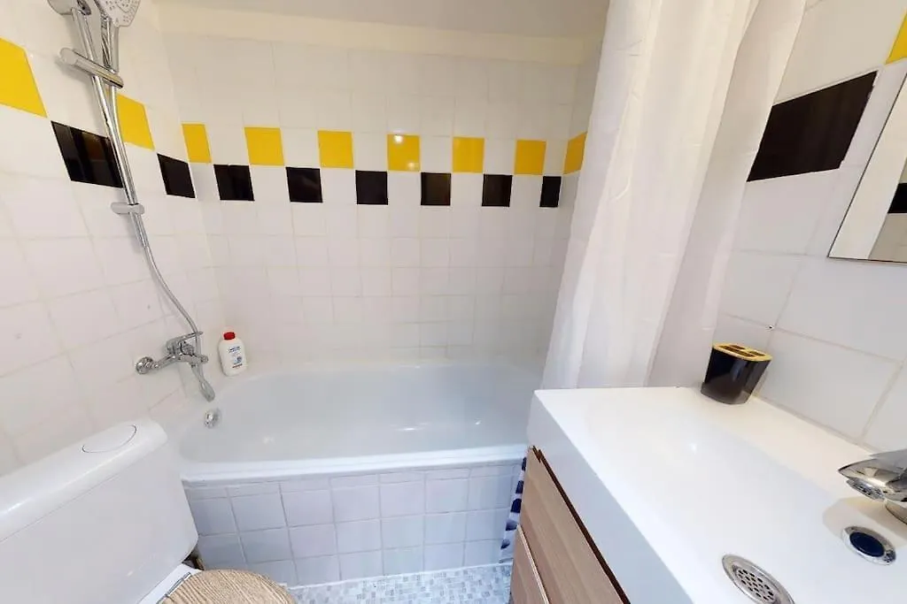 2 Bedroom Apartment With A Rooftop Terrace On 3Rd Floor Bruxelles